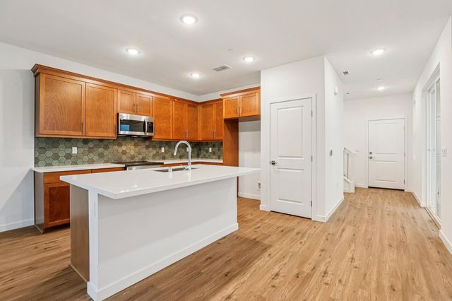 6443 Jacinto Ave, Sacramento, CA 95823