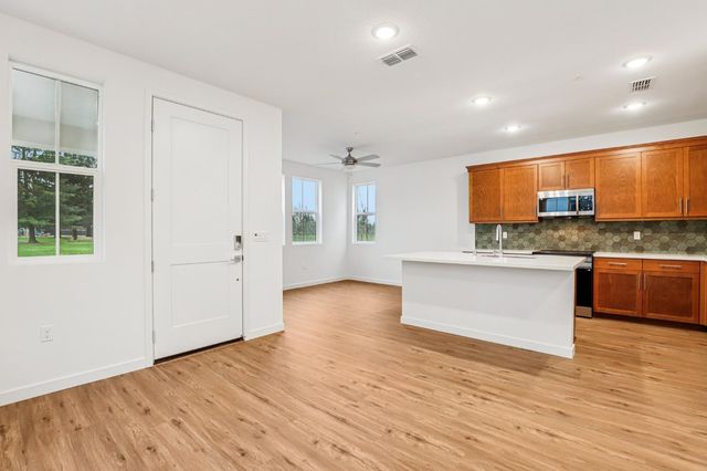 6443 Jacinto Ave, Sacramento, CA 95823