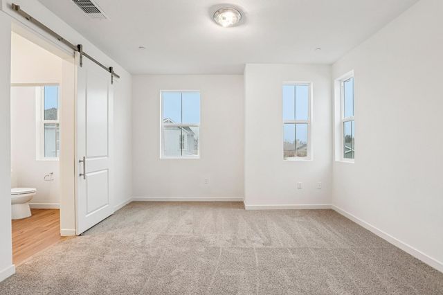 6443 Jacinto Ave, Sacramento, CA 95823