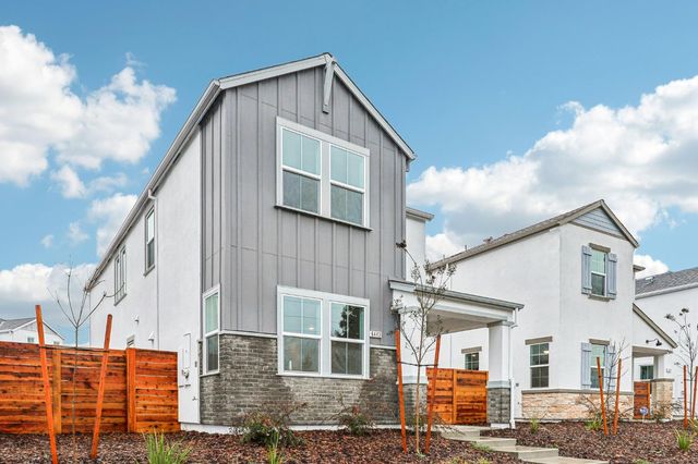 6443 Jacinto Ave, Sacramento, CA 95823