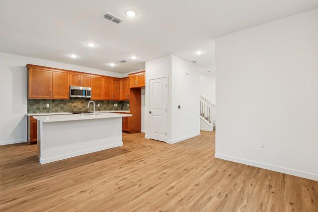 6443 Jacinto Ave, Sacramento, CA 95823