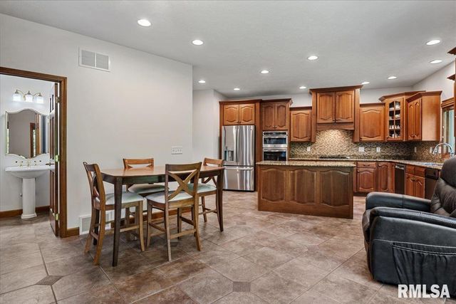 47 WOODLAND Trail, Rochester, IL 62563
