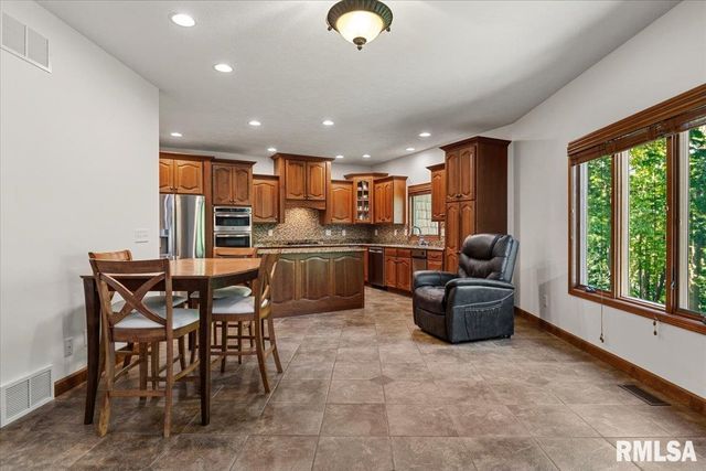 47 WOODLAND Trail, Rochester, IL 62563
