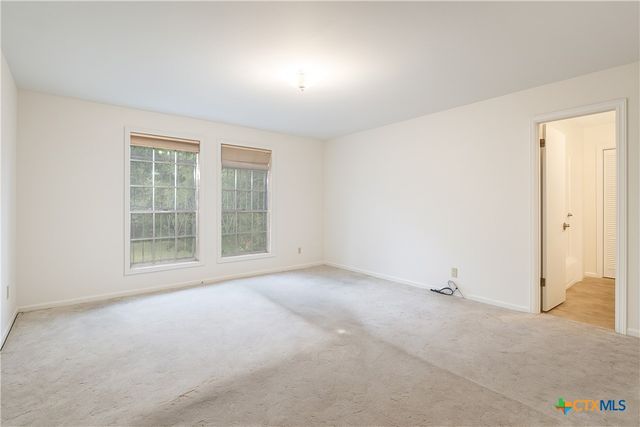 832 E Court Street, Seguin, TX 78155