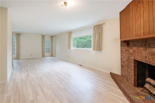 832 E Court Street, Seguin, TX 78155