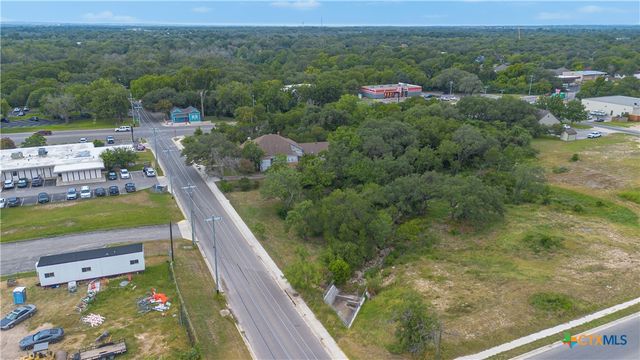 832 E Court Street, Seguin, TX 78155