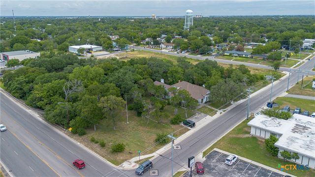 832 E Court Street, Seguin, TX 78155
