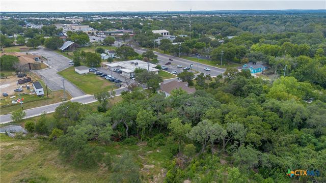 832 E Court Street, Seguin, TX 78155