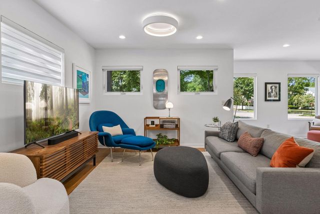 1242 Edgcumbe Road, Saint Paul, MN 55105