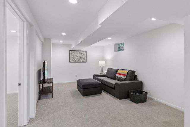 1242 Edgcumbe Road, Saint Paul, MN 55105