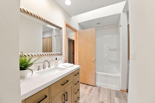 2330 Oak Glen Court, Stillwater, MN 55082