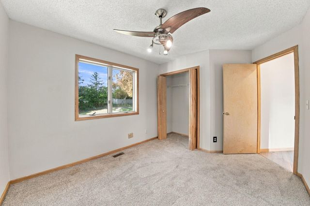2330 Oak Glen Court, Stillwater, MN 55082