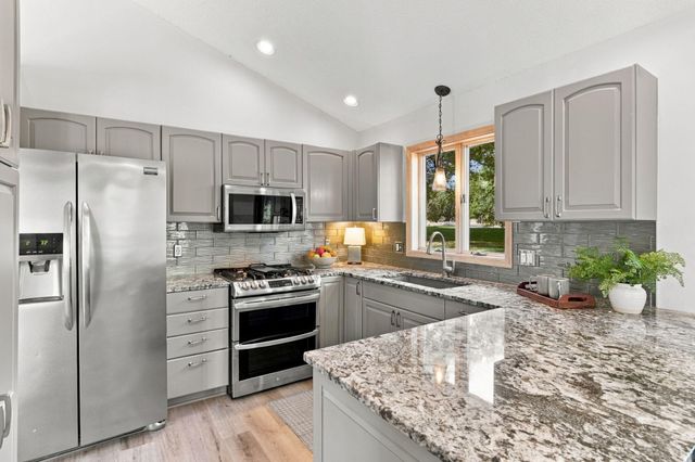 2330 Oak Glen Court, Stillwater, MN 55082