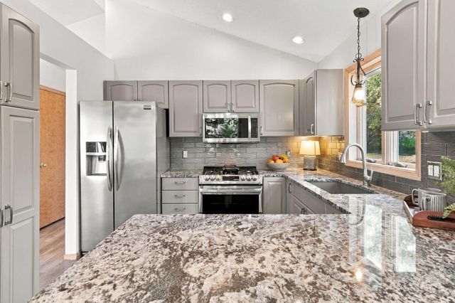 2330 Oak Glen Court, Stillwater, MN 55082