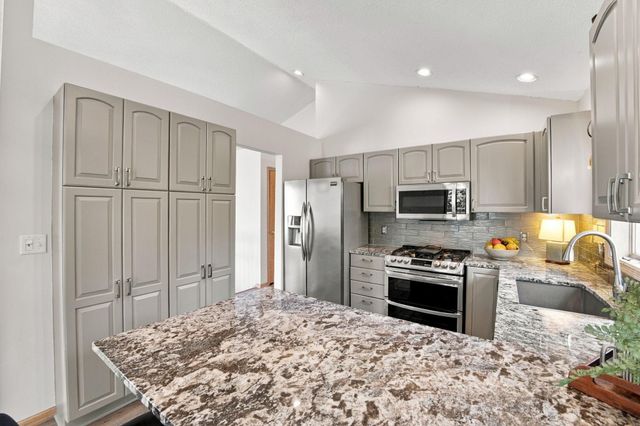 2330 Oak Glen Court, Stillwater, MN 55082