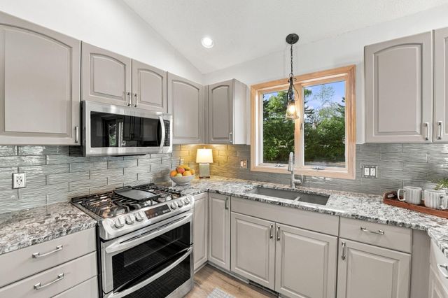 2330 Oak Glen Court, Stillwater, MN 55082