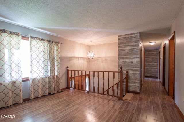 22234 Pinebrook Drive, Bristol, VA 24202