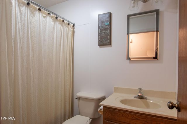 22234 Pinebrook Drive, Bristol, VA 24202