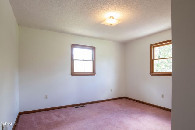22234 Pinebrook Drive, Bristol, VA 24202