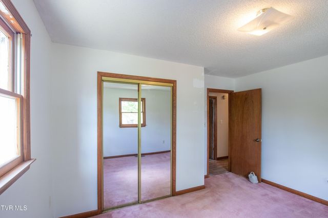 22234 Pinebrook Drive, Bristol, VA 24202