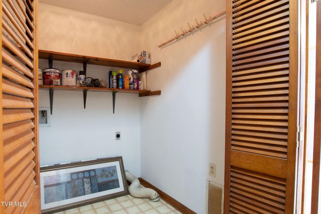 22234 Pinebrook Drive, Bristol, VA 24202
