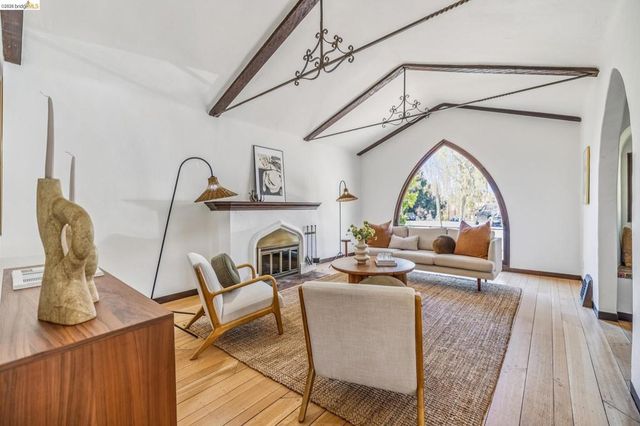 1901 Clemens Rd, Oakland, CA 94602