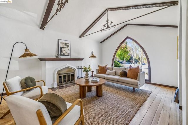 1901 Clemens Rd, Oakland, CA 94602