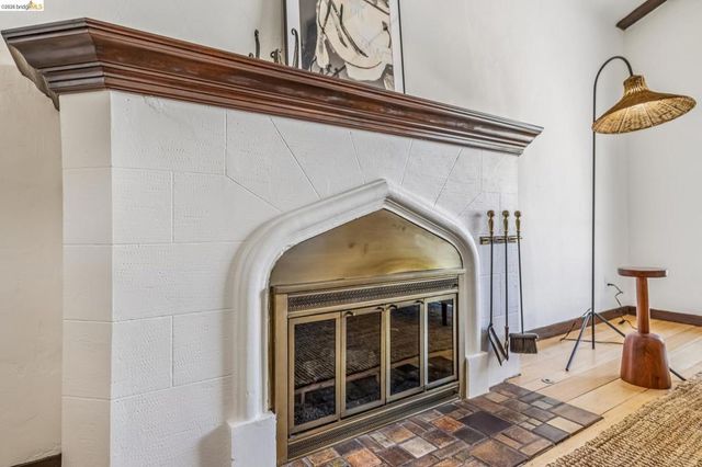 1901 Clemens Rd, Oakland, CA 94602