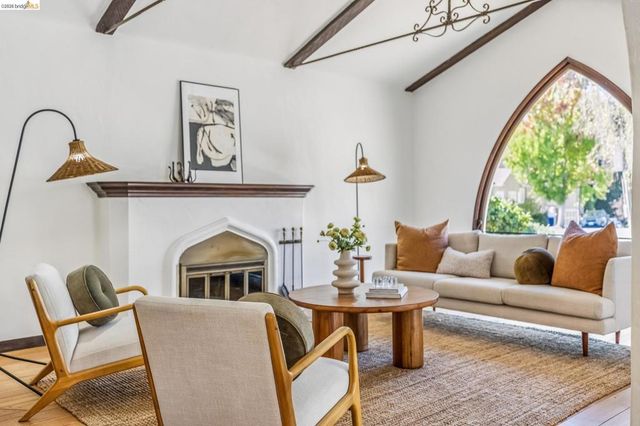 1901 Clemens Rd, Oakland, CA 94602
