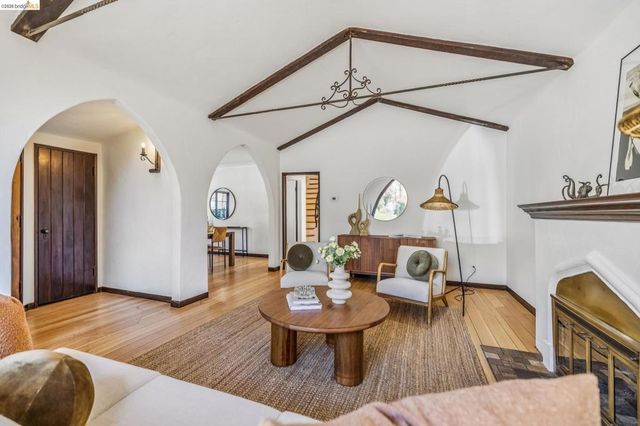 1901 Clemens Rd, Oakland, CA 94602