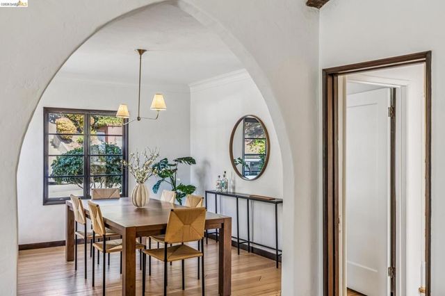 1901 Clemens Rd, Oakland, CA 94602