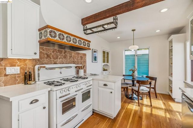 1901 Clemens Rd, Oakland, CA 94602