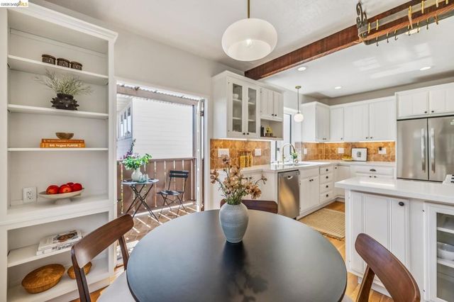 1901 Clemens Rd, Oakland, CA 94602
