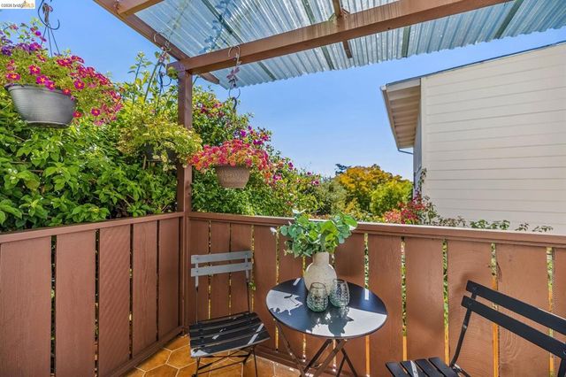 1901 Clemens Rd, Oakland, CA 94602