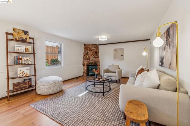 1901 Clemens Rd, Oakland, CA 94602