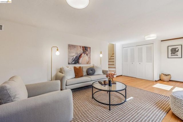1901 Clemens Rd, Oakland, CA 94602