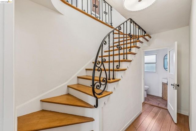 1901 Clemens Rd, Oakland, CA 94602