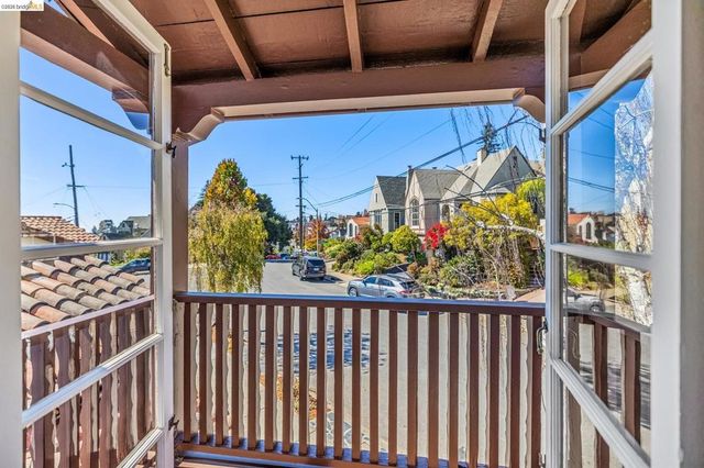 1901 Clemens Rd, Oakland, CA 94602