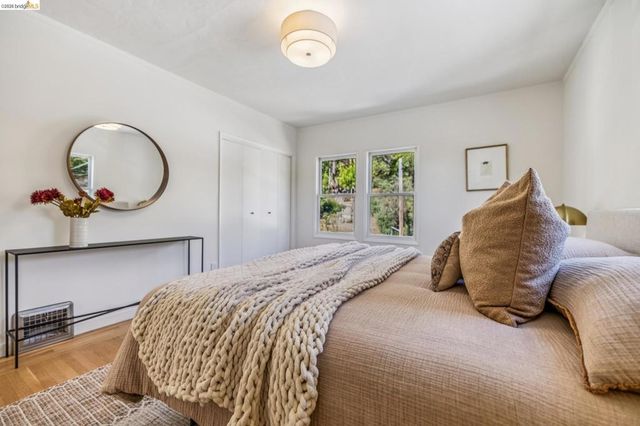 1901 Clemens Rd, Oakland, CA 94602