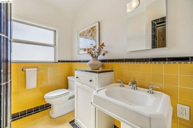 1901 Clemens Rd, Oakland, CA 94602