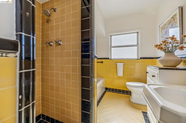 1901 Clemens Rd, Oakland, CA 94602