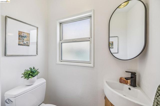 1901 Clemens Rd, Oakland, CA 94602