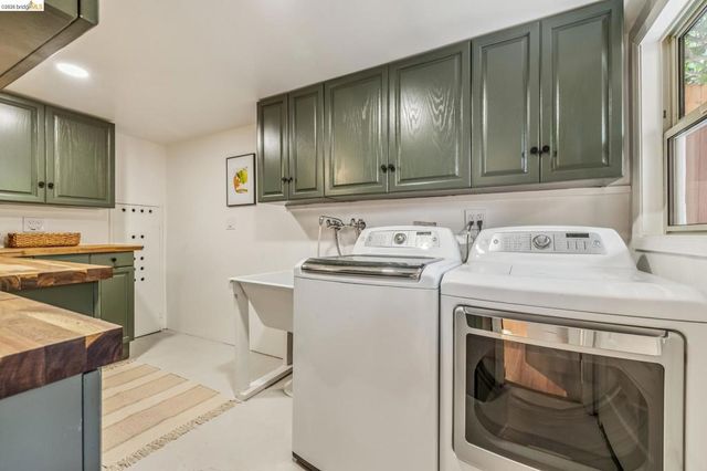 1901 Clemens Rd, Oakland, CA 94602
