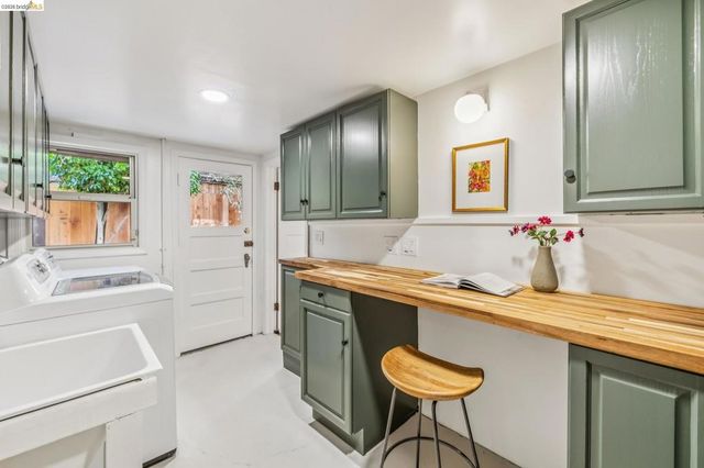 1901 Clemens Rd, Oakland, CA 94602