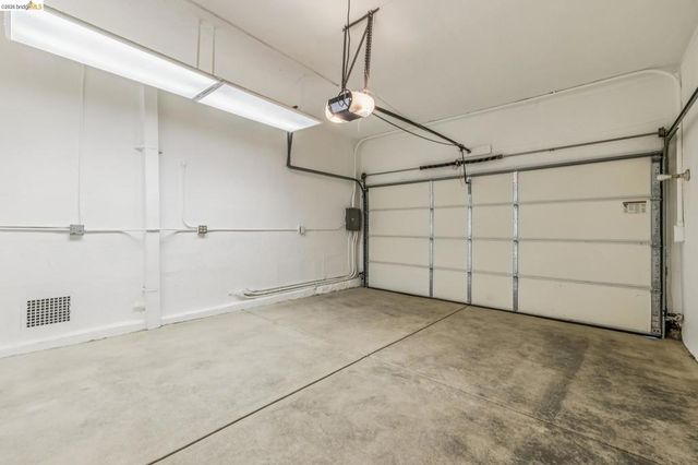 1901 Clemens Rd, Oakland, CA 94602