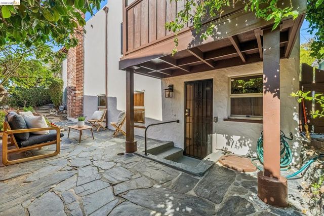 1901 Clemens Rd, Oakland, CA 94602