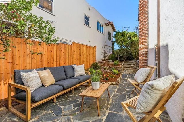 1901 Clemens Rd, Oakland, CA 94602