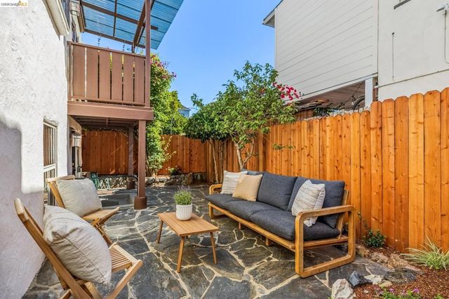1901 Clemens Rd, Oakland, CA 94602