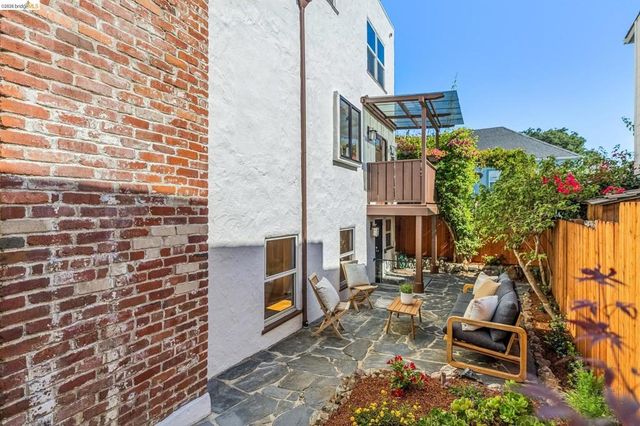 1901 Clemens Rd, Oakland, CA 94602