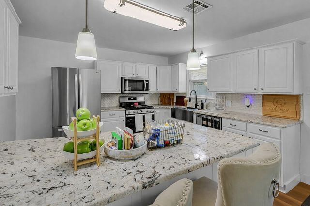 424 Randle Drive, Woodway, TX 76712